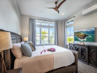 Kauai Luxury At Its Finest Walk to Beaches Six Bedrooms